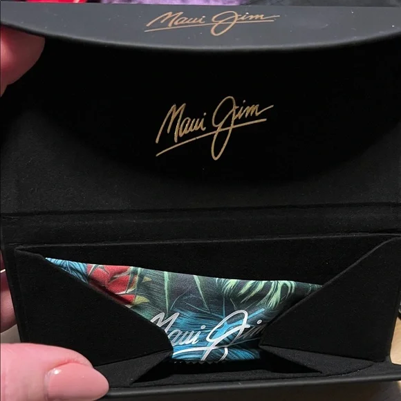 Maui Jim Black Sunglasses Case with Gold Logo, NWOT - Picture 2 of 2